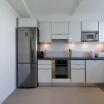 2-br Terrace Centre Апартаменты