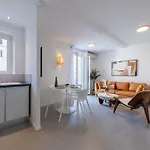 2-br Terrace Centre *
