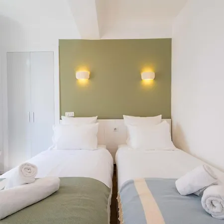 2-br Terrace Centre *