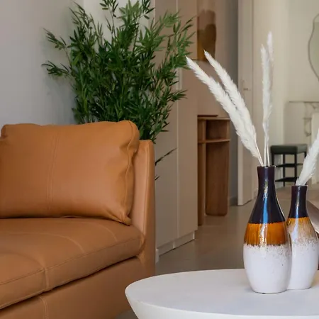 2-br Terrace Centre *