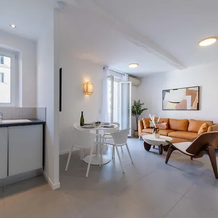 2-br Terrace Centre *