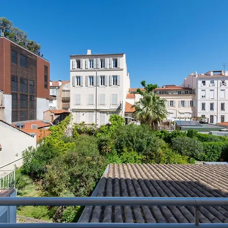2-br Terrace Centre Cannes